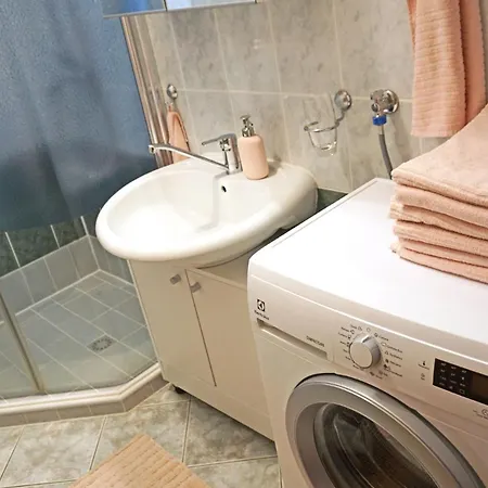 アパート Adria Croatia ドラマリ